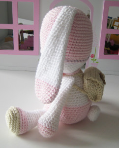 Króliczek amigurumi. Wzory szydełkowe maskotek.