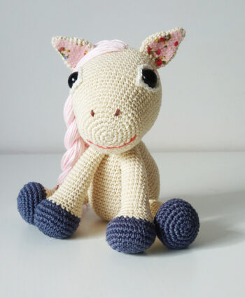 Konik amigurumi na szydełku